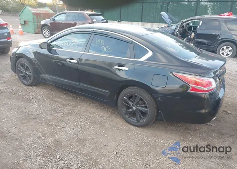 2015 Nissan Altima 2.5 Sv z USA, uszkodzony, nr VIN 1N4AL3AP9FC162361